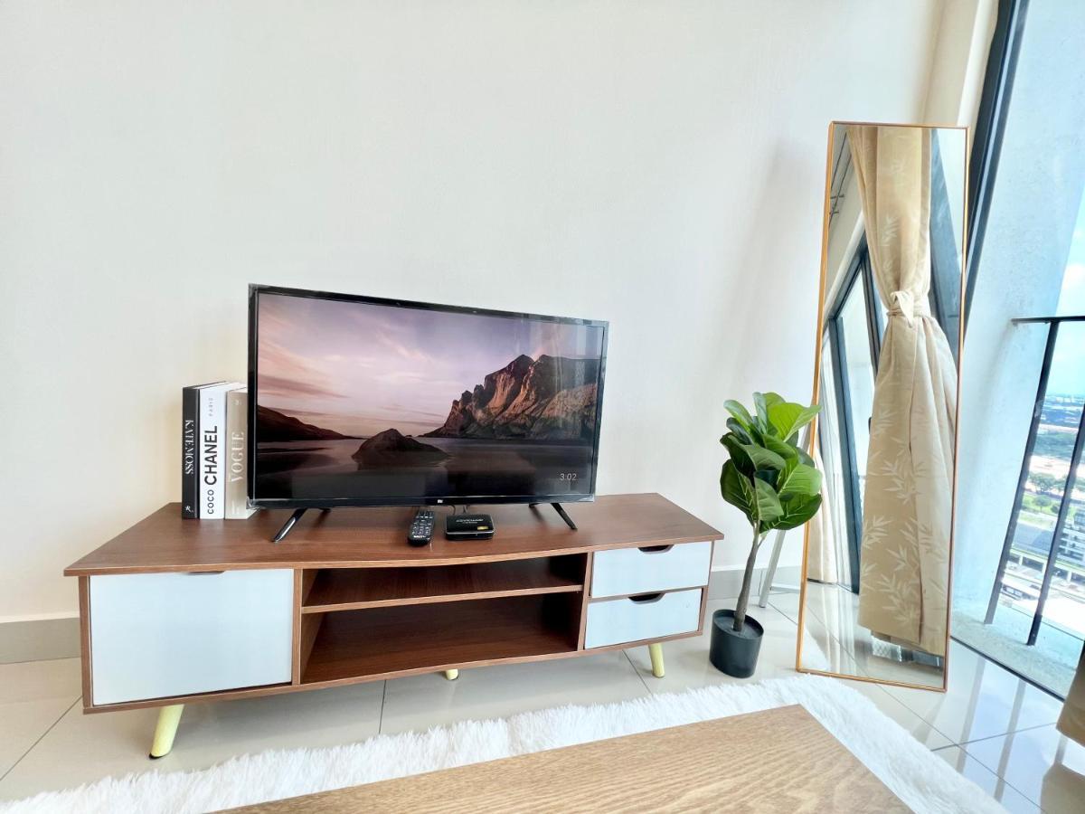A 1-4 Pax Cozy Tv Box Pool 100mps Wifi 3 Bed Trefoil Apartment Setia Alam