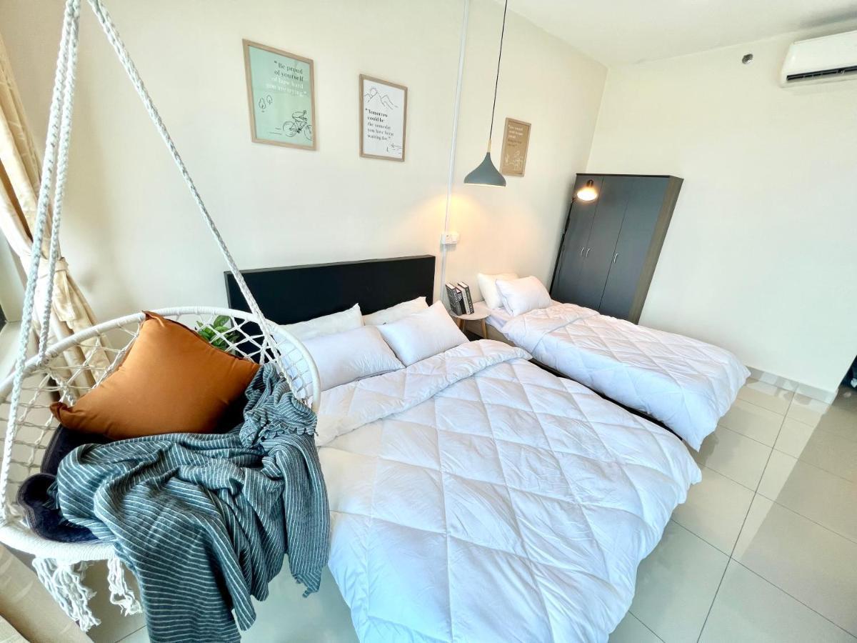 A 1-4 Pax Cozy Tv Box Pool 100mps Wifi 3 Bed Trefoil * Setia Alam