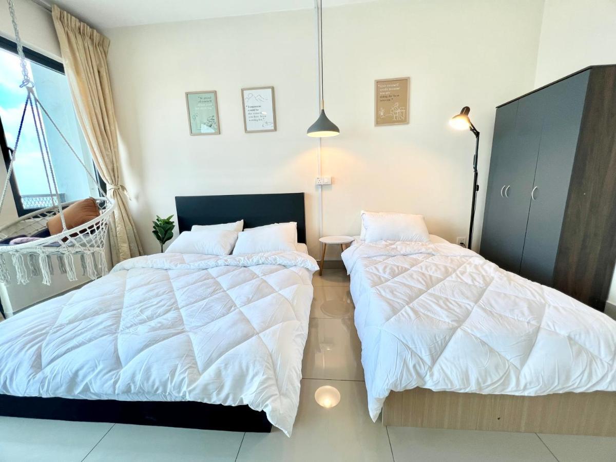 A 1-4 Pax Cozy Tv Box Pool 100mps Wifi 3 Bed Trefoil Setia Alam