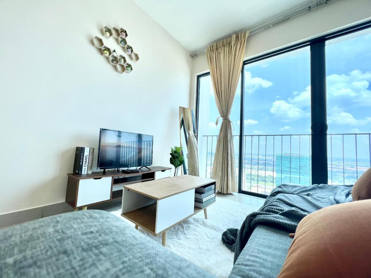 A 1-4 Pax Cozy Tv Box Pool 100mps Wifi 3 Bed Trefoil Apartment *