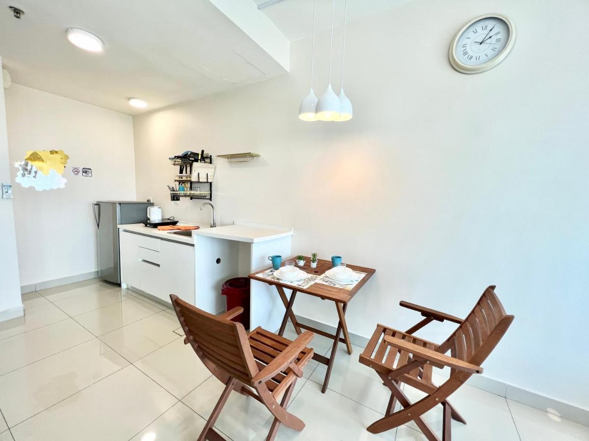 Apartment A 1-4 Pax Cozy Tv Box Pool 100mps Wifi 3 Bed Trefoil